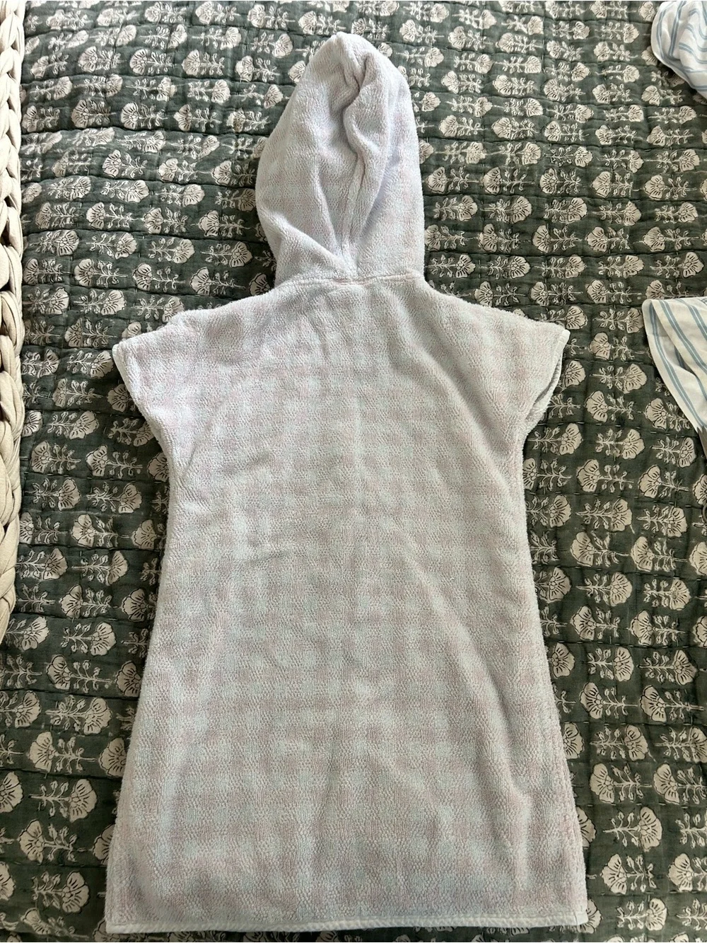 Weezie towels. Kids Hooded Zip-Up Beach Poncho - Light pink checked size 7-8